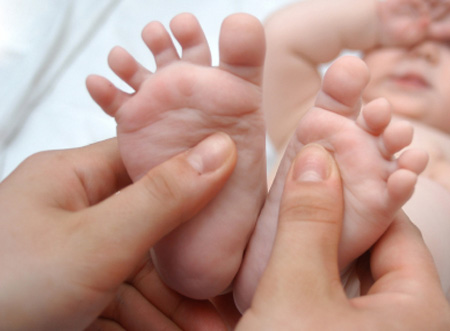 massage-de-chiu-nhat-cho-be